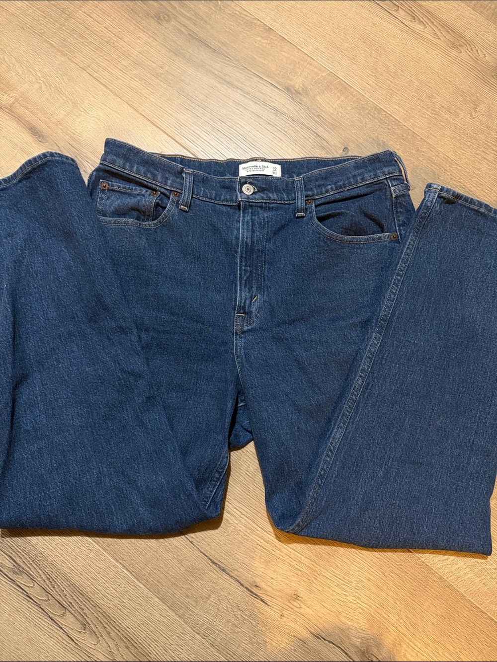 Abercrombie & Fitch Dark Indigo ultra high rise 90s Straight-Leg Jeans 32 short